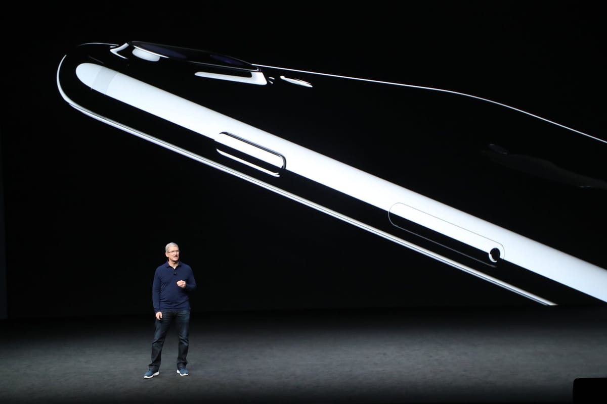 Which iPhone 7 should you get: Jet Black or Black?