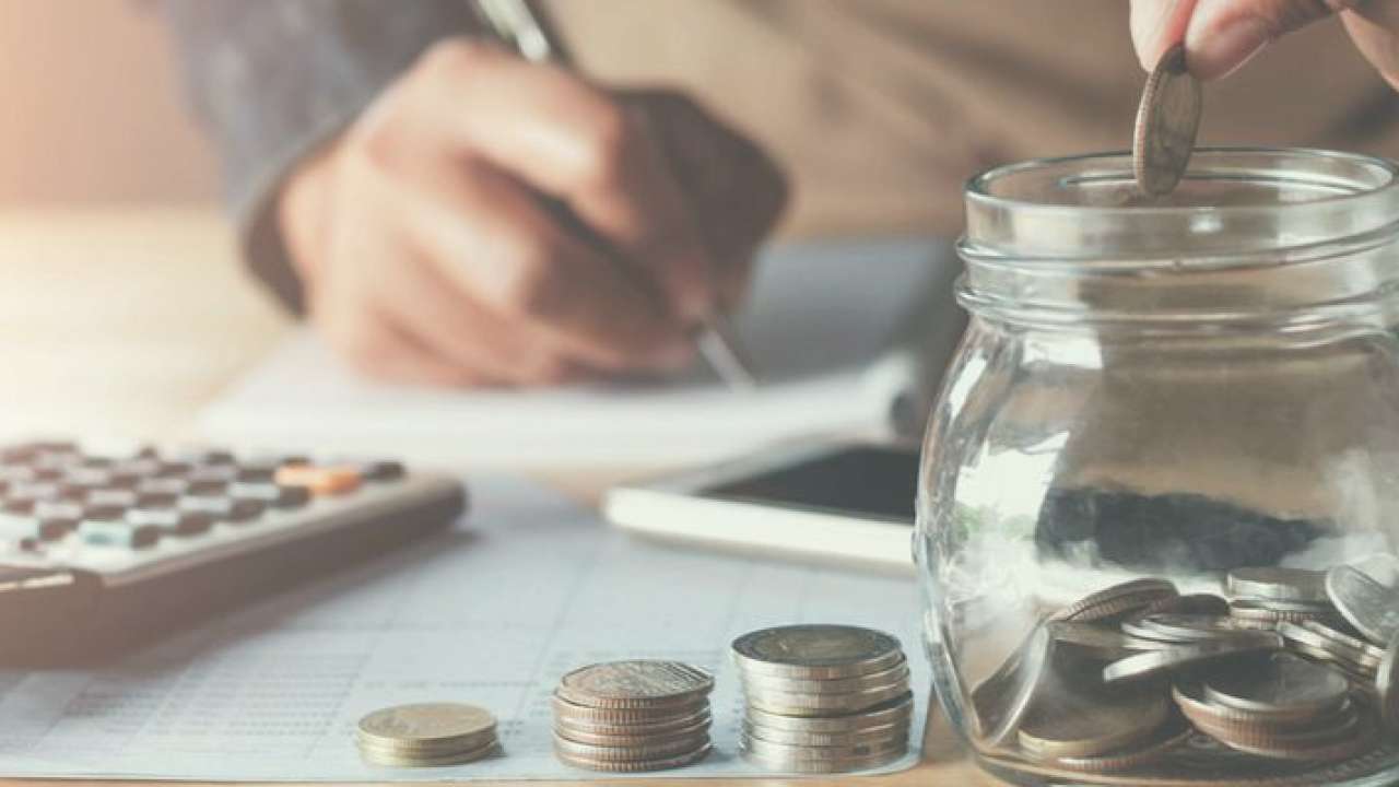 4 tips to save money when starting a small business