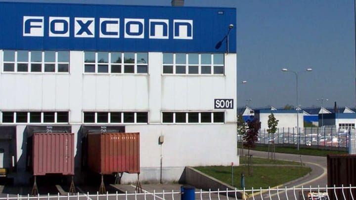 Manufacturers Struggling Under iPhone 6 Demand