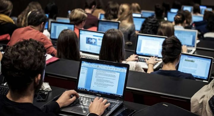 How technology helps students