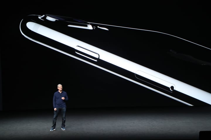 Which iPhone 7 should you get: Jet Black or Black?