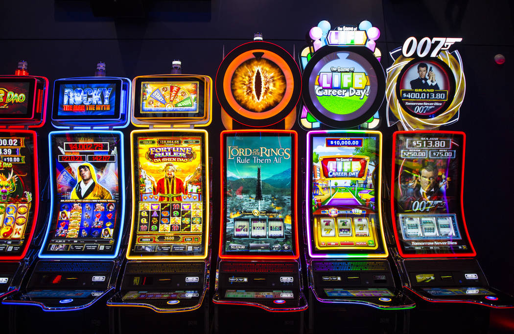 Weird: Slot machine tech busted for stealing from casino